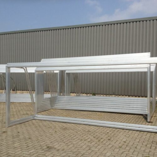Pupillen voetbaldoel JVD145 13 Voetbaldoel model JVD145. Absoluut zeer duurzame aluminium voetbaldoelen. Op de afbeelding staat een serie gereed voor transport.